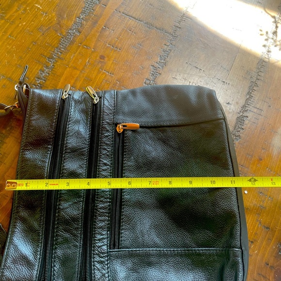 (#110) Genuine leather black purse with 11 compartments. - Picture 8 of 10